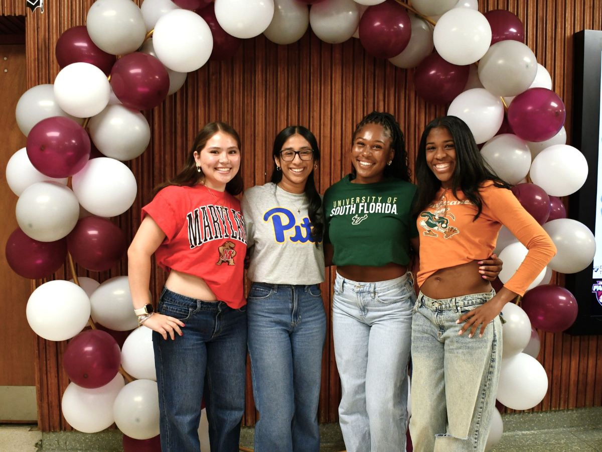 Deer Park Seniors Celebrate the Future on Decision Day  